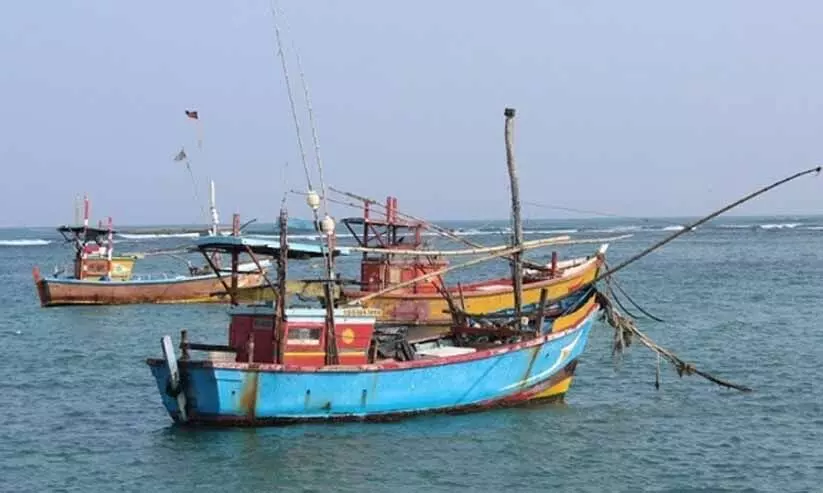 മ​ത്സ്യ​ബ​ന്ധ​ന യാ​ന​ങ്ങ​ൾ പി​ടി​ച്ചെ​ടു​ത്തു