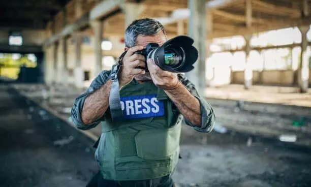 വാർ ഫോ​​േട്ടാഗ്രാഫർ  -കവിത