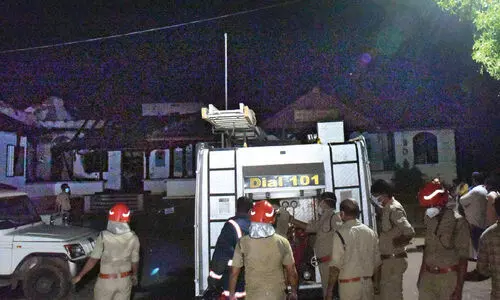 വടകര താലൂക്ക് ഓഫിസിൽ വീണ്ടും തീ പടർന്നത് പരിഭ്രാന്തി പടർത്തി വടകര താലൂക്ക് ഓഫിസിൽ വീണ്ടും തീ പടർന്നത് പരിഭ്രാന്തി പടർത്തി