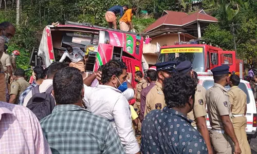 ശബരിമല തീർഥാടകർ സഞ്ചരിച്ച ബസ് മറിഞ്ഞ്​ 15 പേർക്ക് പരിക്ക്​