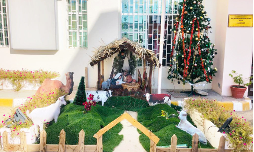 ക്രി​സ്‍മ​സി​നെ വ​ര​വേ​ൽ​ക്കാ​ൻ നാ​ടൊ​രു​ങ്ങി