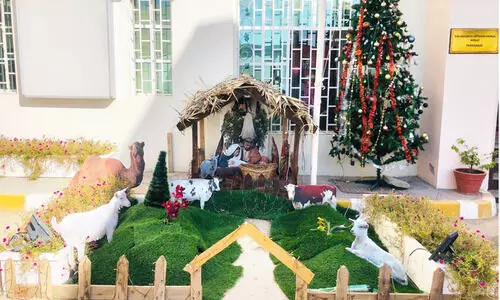 ക്രി​സ്‍മ​സി​നെ വ​ര​വേ​ൽ​ക്കാ​ൻ നാ​ടൊ​രു​ങ്ങി