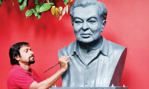 ധവളവിപ്ലവത്തി​െൻറ പിതാവി​െൻറ ശിൽപം വെറ്ററിനറി സയൻസ് കോളജിൽ