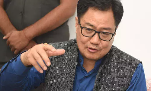 ‘കോടതിയെ സമ്മർദത്തിലാക്കാനുള്ള നാടകം’-അപകീർത്തിക്കേസിൽ അപ്പീൽ നൽകാൻ രാഹുൽ പോകുന്നതിനെ വിമർശിച്ച് കിരൺ റിജിജു