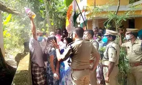 സിൽവർലൈൻ: കല്ലിടുന്നതിനെതിരെ കൊട്ടിയത്ത് ഇരകൾ ആത്മഹത്യക്കൊരുങ്ങി