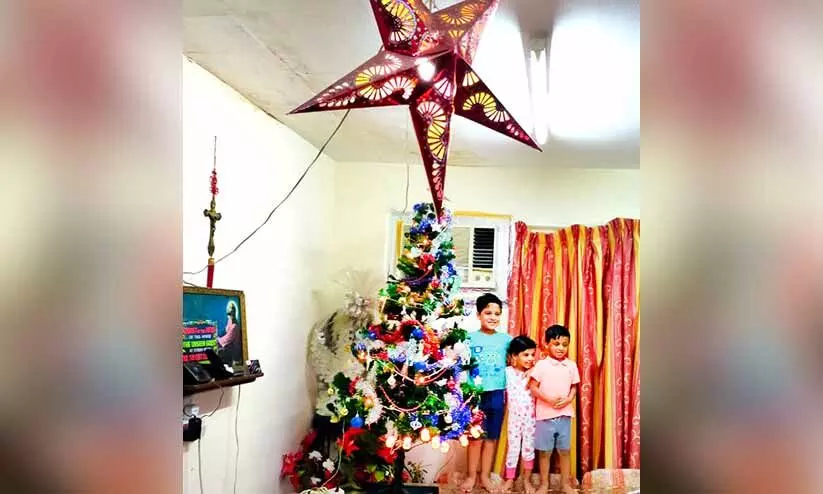 ക്രി​സ്​​മ​സ് അ​ല​ങ്കാ​ര​ങ്ങ​ളി​ൽ തി​ള​ങ്ങി നാ​ട്​