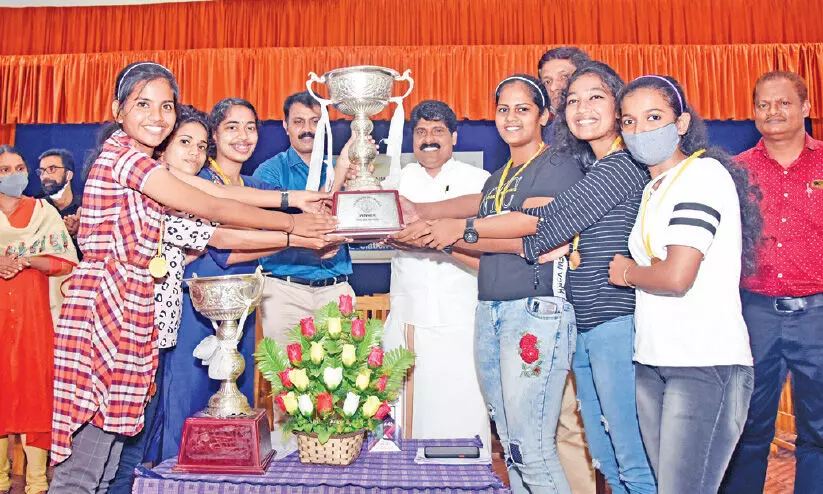 ഫെൻസിങ്: കൽപറ്റ ഗവ. കോളജിന് ഇരട്ടക്കിരീടം ഫെൻസിങ്: കൽപറ്റ ഗവ. കോളജിന് ഇരട്ടക്കിരീടം