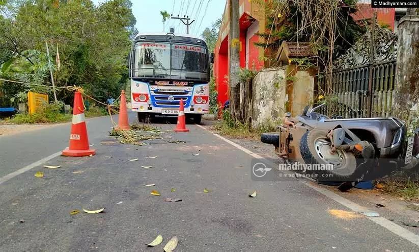 ഇരട്ടക്കൊലപാതകം: ബി.ജെ.പി എതിർത്തു; സർവകക്ഷി യോഗം ഇന്ന് നടത്തും ഇരട്ടക്കൊലപാതകം: ബി.ജെ.പി എതിർത്തു; സർവകക്ഷി യോഗം ഇന്ന് നടത്തും