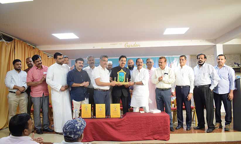 കെ.പി. മുഹമ്മദ് കുട്ടിയെ ജിദ്ദ കെ.എം.സി.സി ആദരിച്ചു കെ.പി. മുഹമ്മദ് കുട്ടിയെ ജിദ്ദ കെ.എം.സി.സി ആദരിച്ചു