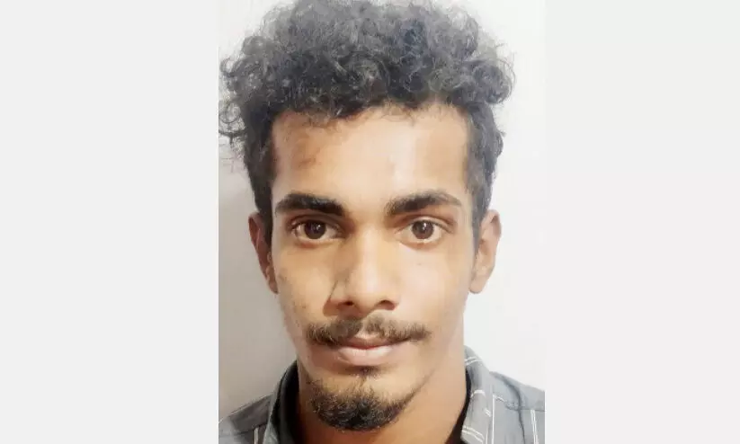 പതിനാറുകാരിയെ പീഡിപ്പിച്ച് പണവും സ്വര്ണവും തട്ടിയെടുത്ത യുവാവ് പിടിയില് പതിനാറുകാരിയെ പീഡിപ്പിച്ച് പണവും സ്വര്ണവും തട്ടിയെടുത്ത യുവാവ് പിടിയില്