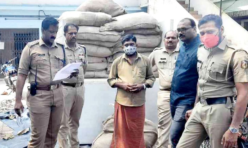 ഒന്നരക്കോടിയുടെ നിരോധിത പുകയില ഉൽപന്നങ്ങൾ പിടികൂടി ഒന്നരക്കോടിയുടെ നിരോധിത പുകയില ഉൽപന്നങ്ങൾ പിടികൂടി