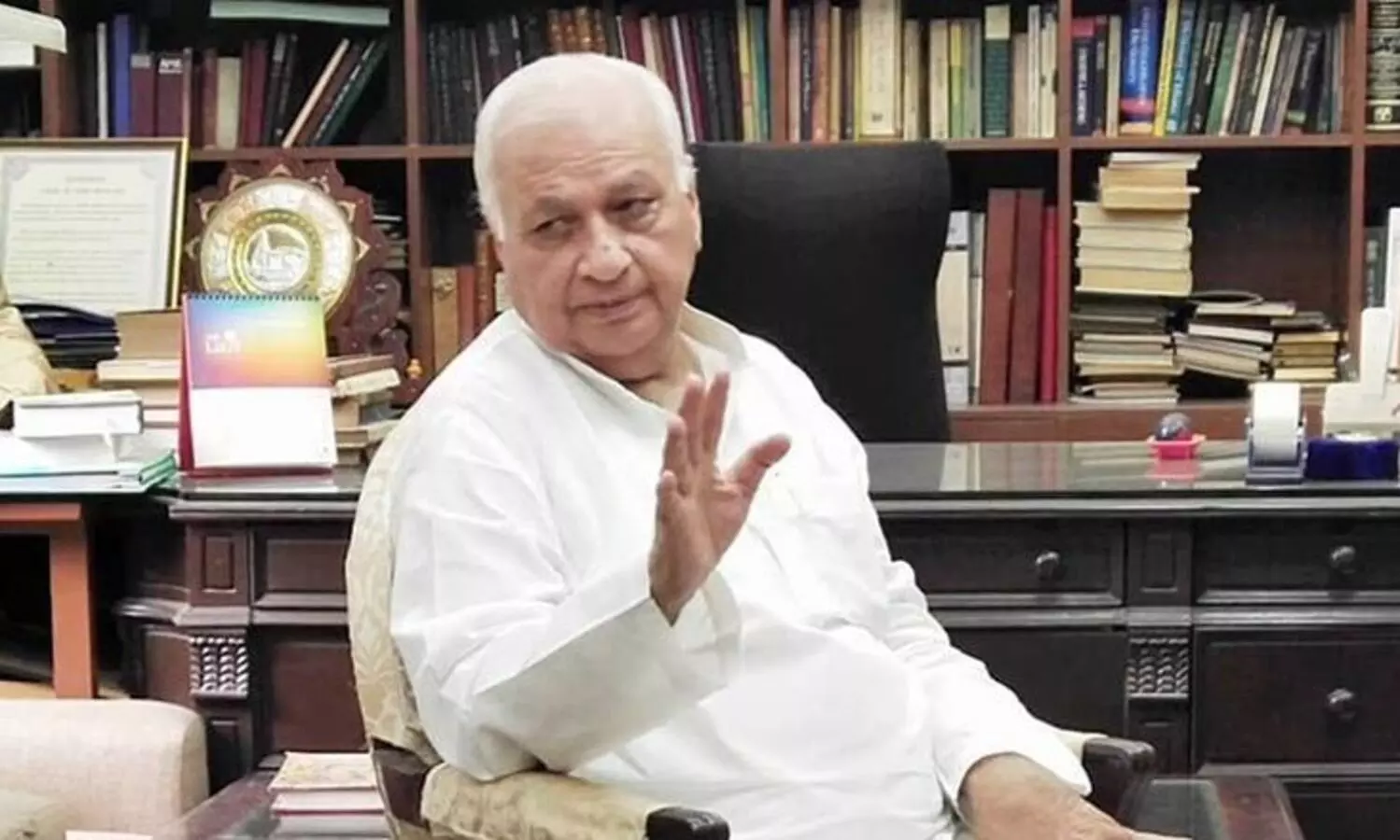 മുഖ്യമന്ത്രിയുടെ മലപ്പുറം പരാമർശം; ചീഫ്​ സെക്രട്ടറിയെയും ഡി.ജി.പിയെയും വിളിപ്പിച്ച് ഗവർണർ