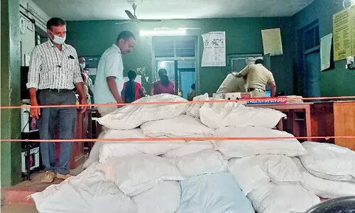 മൂത്തേടത്ത്​ നിരോധിത പുകയില ഉല്‍പന്നങ്ങളുടെ  വന്‍ ശേഖരം പിടികൂടി