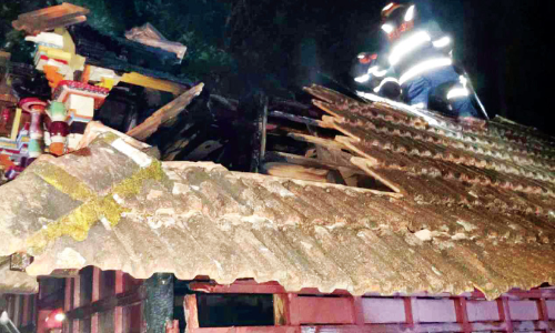 ഇരിങ്ങലിൽ ക്ഷേത്രത്തിന് തീപിടിച്ചു