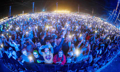 അ​മ​ർ ദി​യാ​ബ്​ പാ​ടി, ആ​ന​ന്ദ​ത്തി​ലാ​റാ​ടി ആ​സ്വാ​ദ​ക​ർ