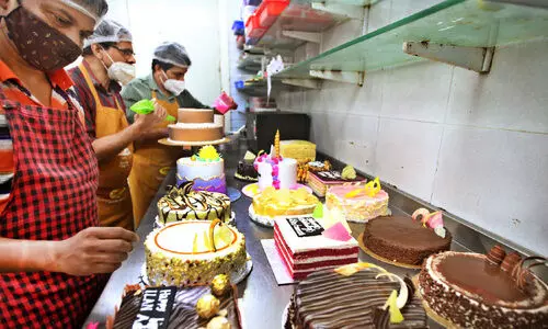 ക്രിസ്​മസ്​ മധുരം പകരാൻ കേക്കുകൾ ഒരുങ്ങി