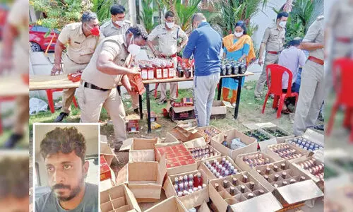 മാഹിയിൽ നിന്ന് എറണാകുളത്തേക്ക് കടത്തിയ 300 ലി​റ്റ​ർ വിദേശമദ്യം പിടികൂടി