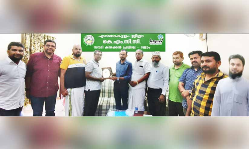 ഷ​ഫീ​ഖ്​ സ​ലീ​മി​ന്​ കെ.​എം.​സി.​സി യാ​ത്ര​യ​യ​പ്പ്