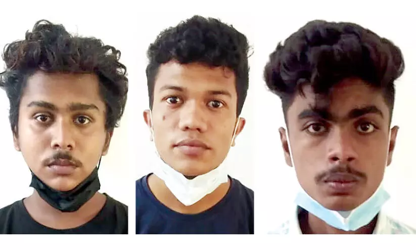 മൊബൈല്‍ ഫോണ്‍ കവര്‍ച്ച; മൂന്നുപേർ പിടിയില്‍