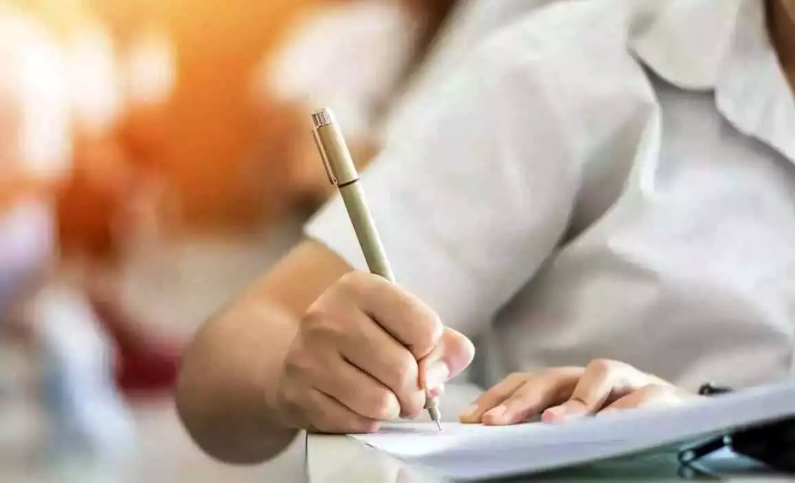 സമയം കുറവ്​, അമിത പഠനഭാരം; പ്ലസ്​ വൺ വിദ്യാർഥികൾ കുഴയുന്നു