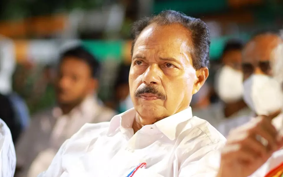 ജീവിച്ചിരിക്കെ ശവഘോഷയാത്ര നടത്തിയവരോട് പി.ടി. തോമസ് പറഞ്ഞു-ഞാൻ കരുത്തോടെ ഇവിടെയുണ്ട് ജീവിച്ചിരിക്കെ ശവഘോഷയാത്ര നടത്തിയവരോട് പി.ടി. തോമസ് പറഞ്ഞു-ഞാൻ കരുത്തോടെ ഇവിടെയുണ്ട്