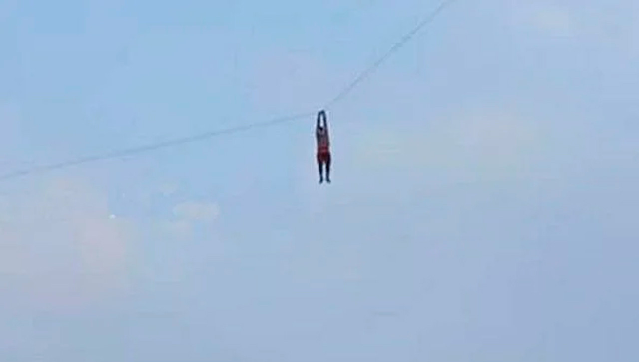 പട്ടം പറത്തി, പട്ടത്തിനൊപ്പം 30 അടി ഉയരത്തിൽ യുവാവും പറന്നു, ഒടുവിൽ സംഭവിച്ചത്....! - VIDEO പട്ടം പറത്തി, പട്ടത്തിനൊപ്പം 30 അടി ഉയരത്തിൽ യുവാവും പറന്നു, ഒടുവിൽ സംഭവിച്ചത്....! - VIDEO