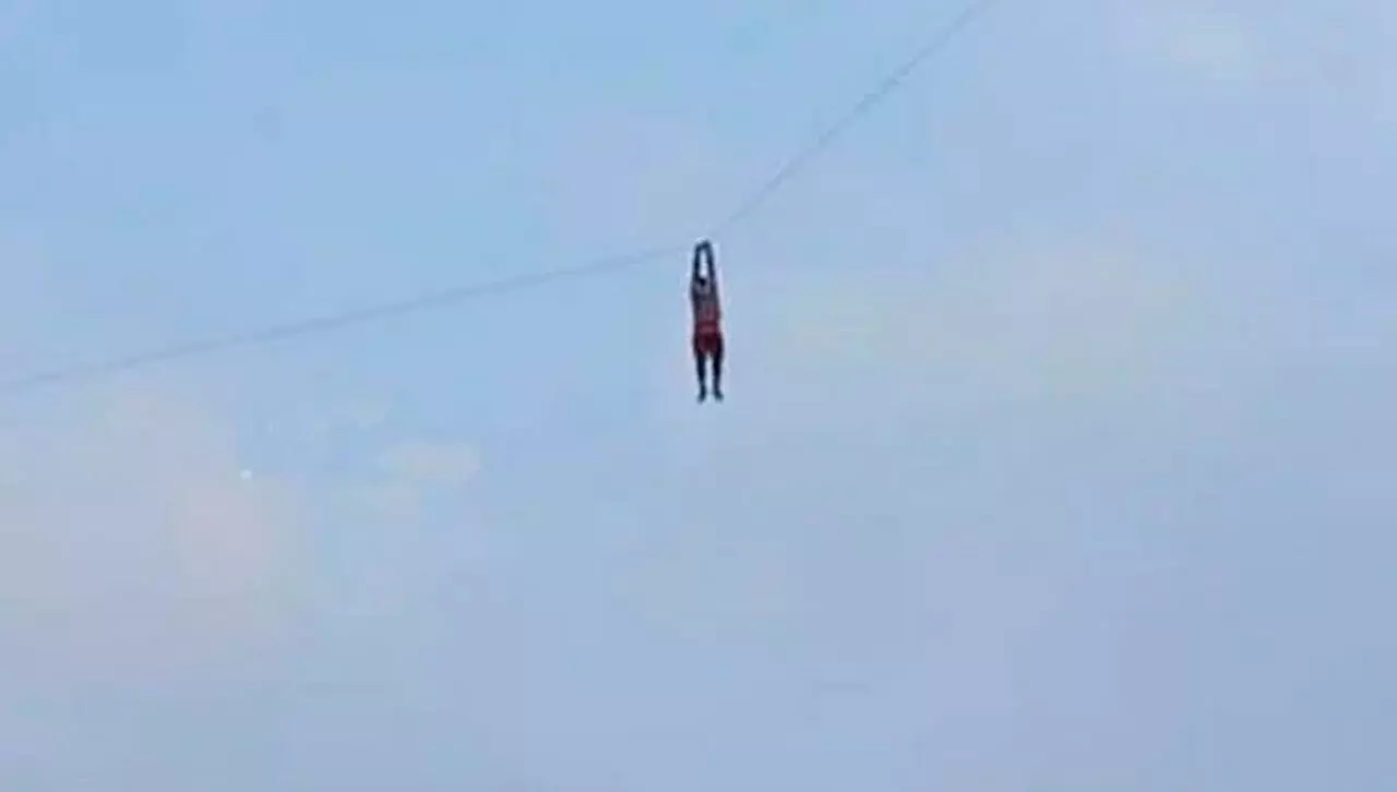 പട്ടം പറത്തി, പട്ടത്തിനൊപ്പം 30 അടി ഉയരത്തിൽ യുവാവും പറന്നു, ഒടുവിൽ സംഭവിച്ചത്....! - VIDEO പട്ടം പറത്തി, പട്ടത്തിനൊപ്പം 30 അടി ഉയരത്തിൽ യുവാവും പറന്നു, ഒടുവിൽ സംഭവിച്ചത്....! - VIDEO