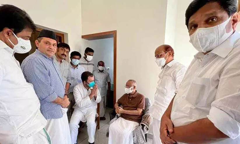 ചികിത്സയിൽ കഴിയുന്ന ഹൈദരലി തങ്ങളെ രാഹുൽ ഗാന്ധി സന്ദർശിച്ചു