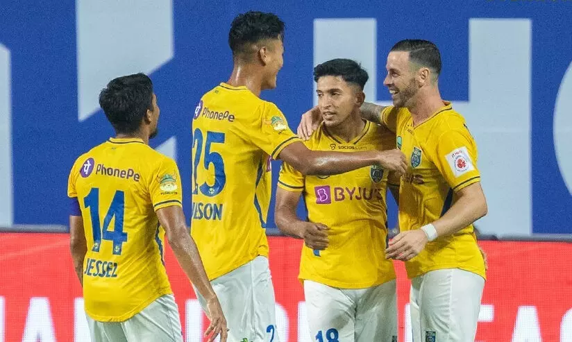 അയൽക്കാരെയും തകർത്ത് ബ്ലാസ്റ്റേഴ്സ് കുതിപ്പ്; ചെന്നൈയിനെ വീഴ്ത്തിയത് 3-0ന് അയൽക്കാരെയും തകർത്ത് ബ്ലാസ്റ്റേഴ്സ് കുതിപ്പ്; ചെന്നൈയിനെ വീഴ്ത്തിയത് 3-0ന്