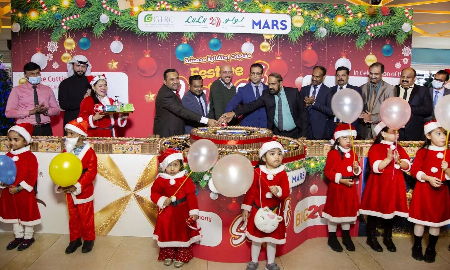 ലുലു ഹൈപ്പർ മാർക്കറ്റിൽ ഫെസ്​റ്റിവ്​ സ്വീറ്റ്​ സർപ്രൈസ്​ ക്രിസ്​മസ്​ പ്രമോഷൻ