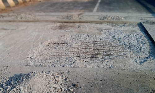 പാ​പ്പി​നി​ശ്ശേ​രി പാലത്തി​െൻറ ഉപരിതലത്തിലും കേടുപാടുകൾ; കമ്പികള്‍ ദ്രവിച്ചനിലയില്‍