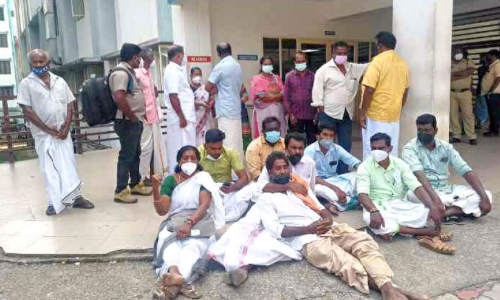 ക​ട​ബാ​ധ്യ​ത​യെ തു​ട​ർ​ന്ന് ആ​ത്മ​ഹ​ത്യ ചെ​യ്ത രാജിയുടെ മൃതദേഹം സംസ്കരിച്ചു; ബന്ധുക്കൾ പ്രതിഷേധിച്ചു