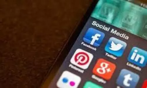 സ​മൂ​ഹ​മാ​ധ്യ​മ​ങ്ങ​ൾ വ​ഴി ബ​ന്ധം സ്ഥാ​പി​ച്ച് പ​ത്ത​ര  ല​ക്ഷം ത​ട്ടി​യ കേ​സ്: യു​വാ​വി​നെ ക​സ്റ്റ​ഡി​യി​ൽ വി​ട്ടു