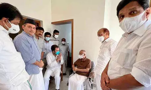 ചികിത്സയിൽ കഴിയുന്ന ഹൈദരലി തങ്ങളെ രാഹുൽ ഗാന്ധി സന്ദർശിച്ചു