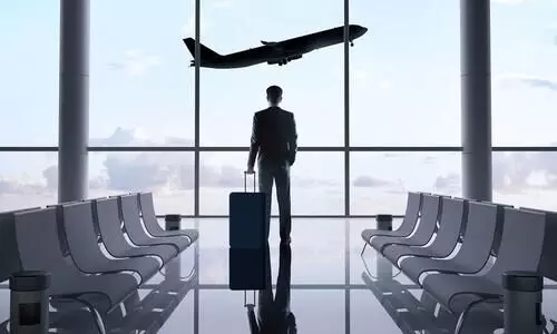 കീ​ശ​കീ​റു​ന്ന വി​മാ​ന​യാ​ത്ര: പ്ര​വാ​സി​ക​ൾ പെ​രു​വ​ഴി​യി​ൽ