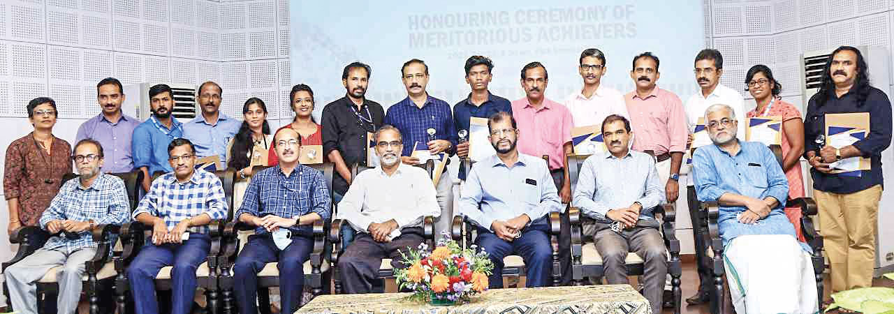 At the University of Calicut Pratibha Puraskaragal presented gifts At the University of Calicut Pratibha Puraskaragal presented gifts