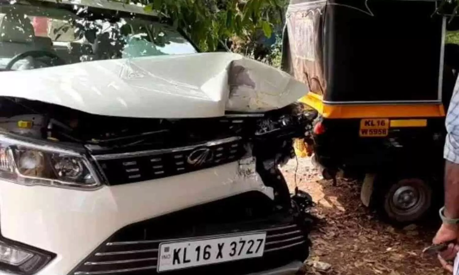 ക്രിസ്മസ് ആഘോഷത്തിനിടെ കാർ അപകടം;വിദ്യാർത്ഥിനിക്ക് പരിക്ക്