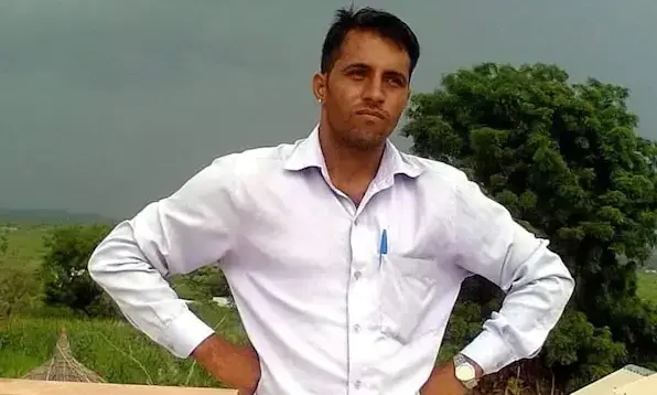 മദ്യവിൽപ്പനക്കെതിരെ പരാതി നൽകിയ വിവരാവകാശ പ്രവർത്തകന്‍റെ കൈകാലുകൾ തല്ലിയൊടിച്ചു, ആണി അടിച്ചുകയറ്റി