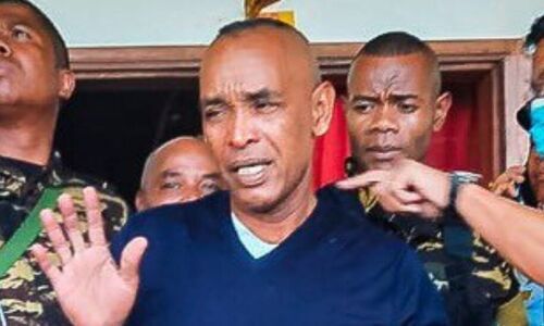 മ​ഡ​ഗാ​സ്ക​റി​ൽ ഹെ​ലി​കോ​പ്ട​ർ ത​ക​ർ​ന്ന് ക​ട​ലി​ൽ വീ​ണു:  12 മ​ണി​ക്കൂ​ർ നീ​ന്തി തീ​ര​മ​ണ​ഞ്ഞ് മ​ന്ത്രി