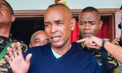 മ​ഡ​ഗാ​സ്ക​റി​ൽ ഹെ​ലി​കോ​പ്ട​ർ ത​ക​ർ​ന്ന് ക​ട​ലി​ൽ വീ​ണ മന്ത്രി 12 മ​ണി​ക്കൂ​ർ നീ​ന്തി തീ​ര​മ​ണ​ഞ്ഞു