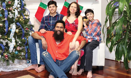 മലയാളികളുടെ പവർസ്​റ്റാർ അമേരിക്കയിലുണ്ട്​; ബാബു ആൻറണി ക്രിസ്​മസ്​ വിശേഷങ്ങൾ പങ്കുവെക്കുന്നു