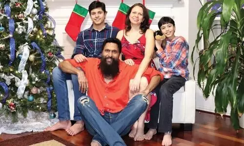 മലയാളികളുടെ പവർസ്​റ്റാർ അമേരിക്കയിലുണ്ട്​; ബാബു ആൻറണി ക്രിസ്​മസ്​ വിശേഷങ്ങൾ പങ്കുവെക്കുന്നു