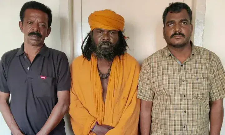 കാവിവസ്ത്രം ധരിച്ച്​ പൂജാരിയെന്ന വ്യാജേന ക്ഷേത്രങ്ങൾക്ക്​ മുമ്പിൽ കഞ്ചാവ്​ വിറ്റയാൾ അറസ്റ്റിൽ