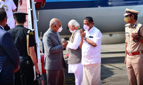 രാ​ഷ്ട്ര​പ​തി​യു​ടെ യാ​ത്ര​ക്കി​ടെ സു​ര​ക്ഷാ വീ​ഴ്‌​ച; മേ​യ​റു​ടെ വാ​ഹ​നം ഇ​ട​ക്ക് ക​യ​റ്റി; അ​പ​ക​ടം ഒ​ഴി​ഞ്ഞ​ത് ത​ല​നാ​രി​ഴ​ക്ക്