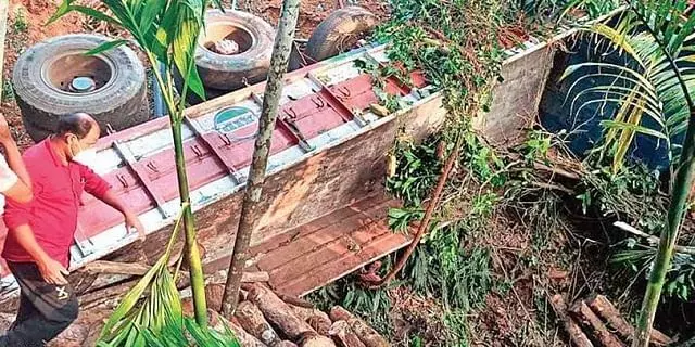 ലോറി അപകടം; മരണമടഞ്ഞവർക്ക്നാടി​െന്‍റ യാത്രാമൊഴി