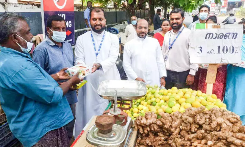ജീവകാരുണ്യത്തിെൻറ ക്രിസ്​മസ് കേക്കുമായി ചേതന