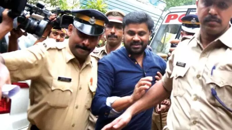 നടിയെ ആക്രമിച്ച കേസിൽ വിചാരണക്കോടതിക്കെതിരെ പ്രോസിക്യൂഷൻ ഹൈകോടതിയിലേക്ക് നടിയെ ആക്രമിച്ച കേസിൽ വിചാരണക്കോടതിക്കെതിരെ പ്രോസിക്യൂഷൻ ഹൈകോടതിയിലേക്ക്