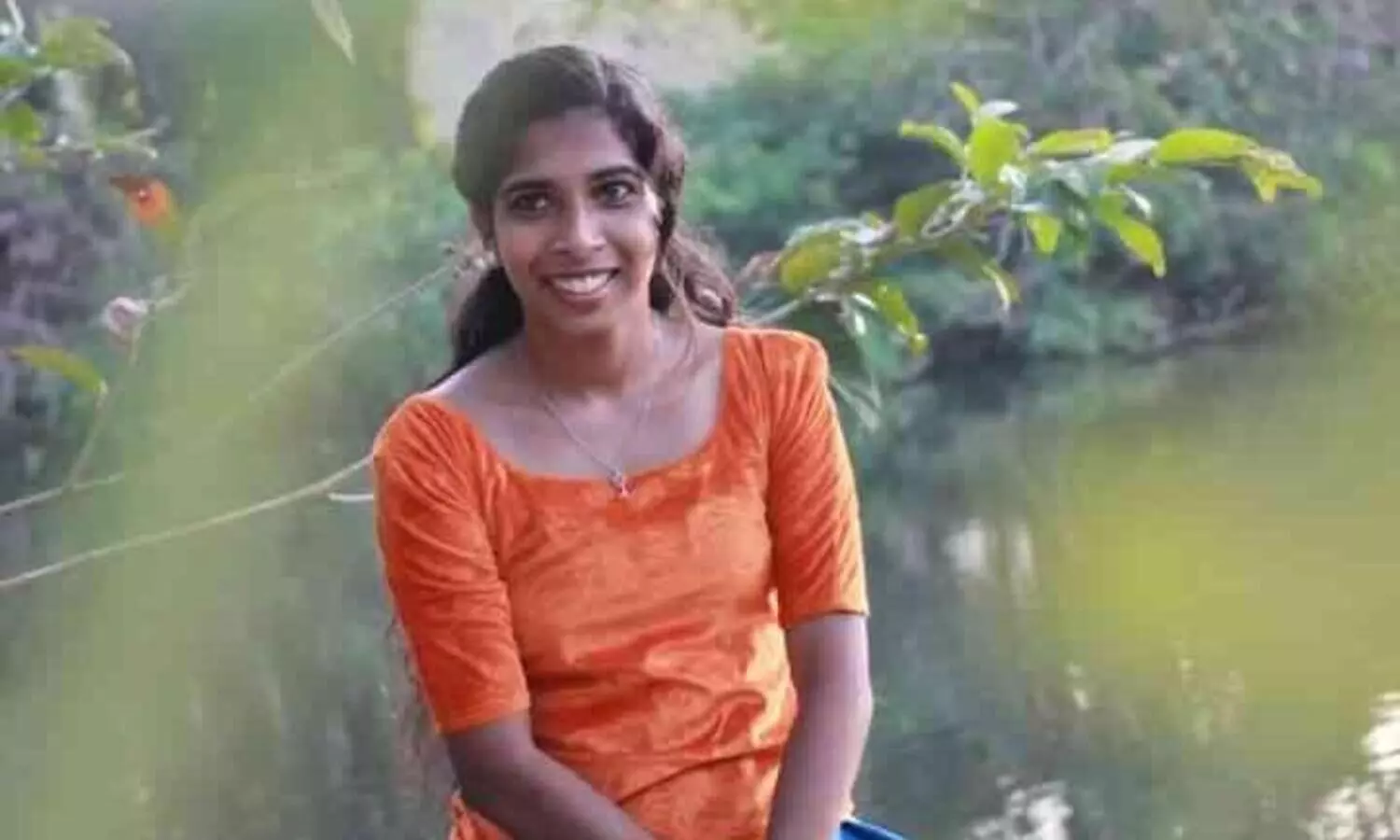 യുവതി വാഹനാപകടത്തിൽ മരിച്ചു