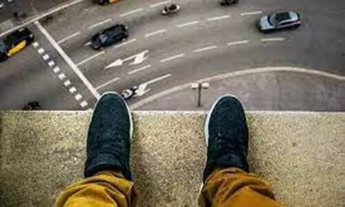 മൂന്നാം നിലയിൽ നിന്ന് ചാടിയ ബംഗ്ലാദേശ് സ്വദേശി ഗുരുതരാവസ്ഥയിൽ