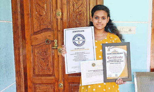 യോ​ഗ​യി​ൽ രാ​ജ്യാ​ന്ത​ര നേ​ട്ടം കൈ​വ​രി​ച്ച്​ അ​നാ​മി​ക